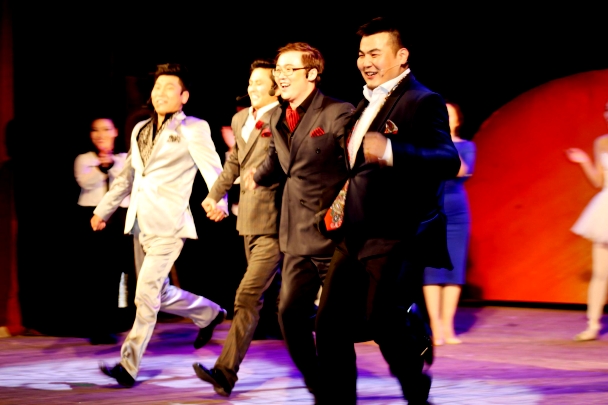 “Надад үлдсэн найз” мюзикл үзэгчдийг огшоож чадлаа